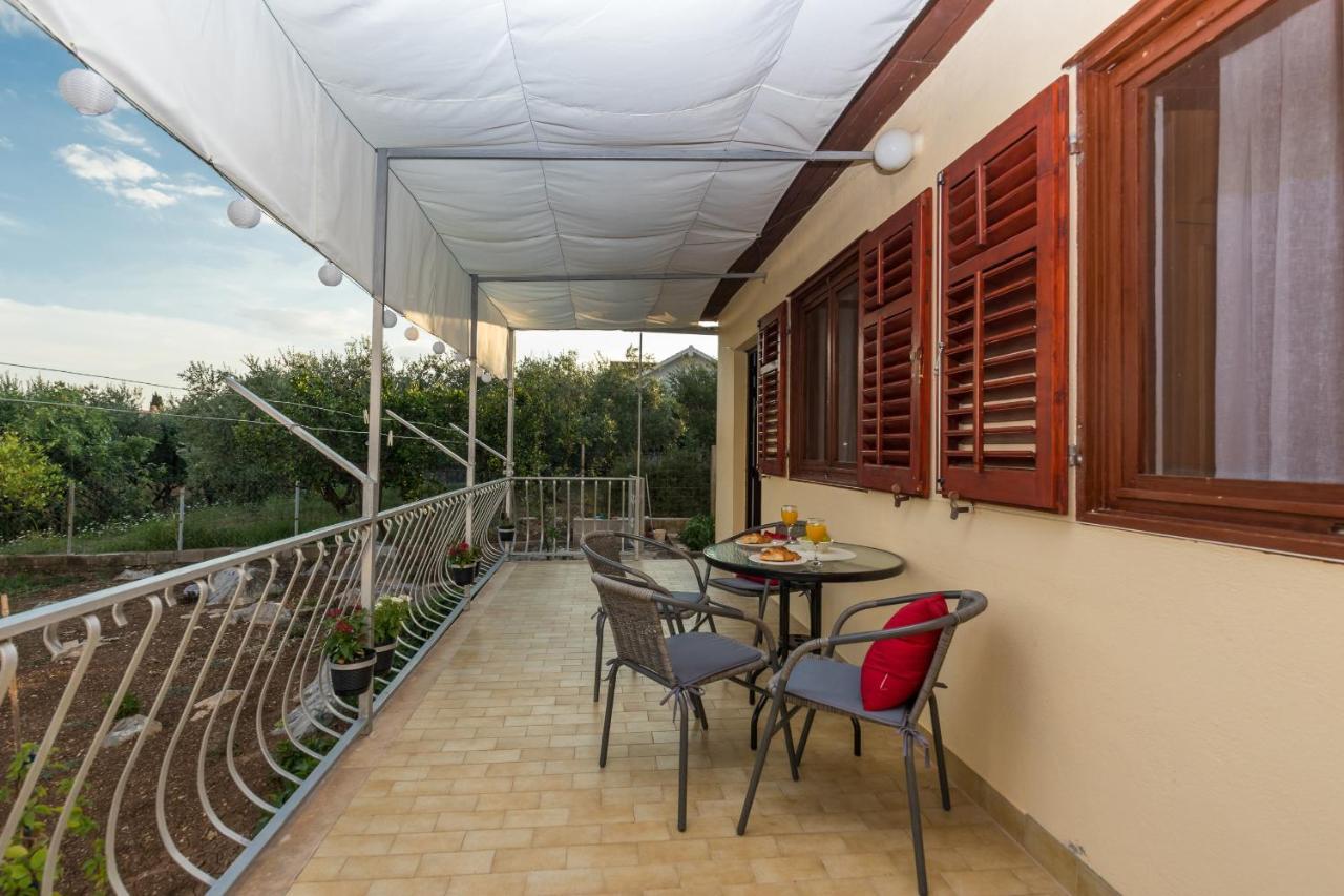 Apartments With A Parking Space Kastel Stafilic, Kastela - 16086 Екстер'єр фото