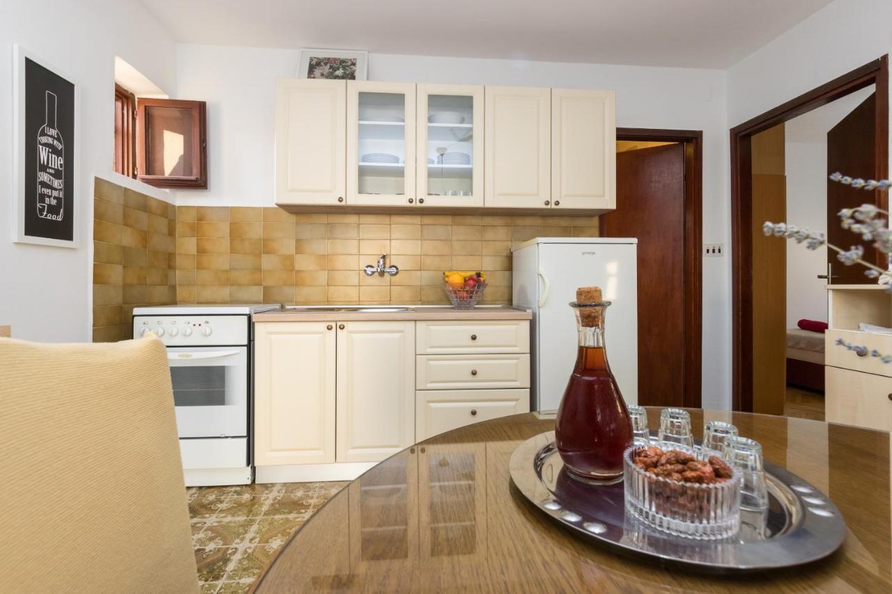 Apartments With A Parking Space Kastel Stafilic, Kastela - 16086 Екстер'єр фото