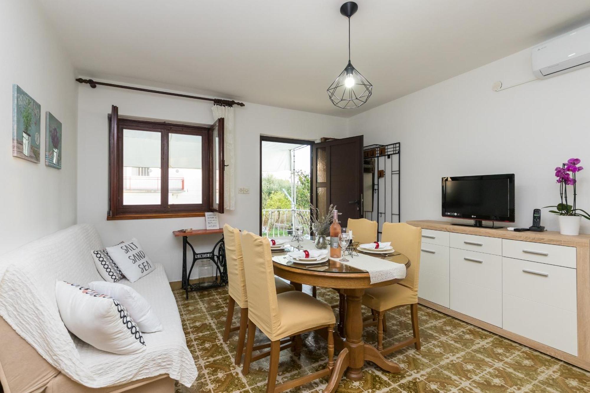 Apartments With A Parking Space Kastel Stafilic, Kastela - 16086 Екстер'єр фото